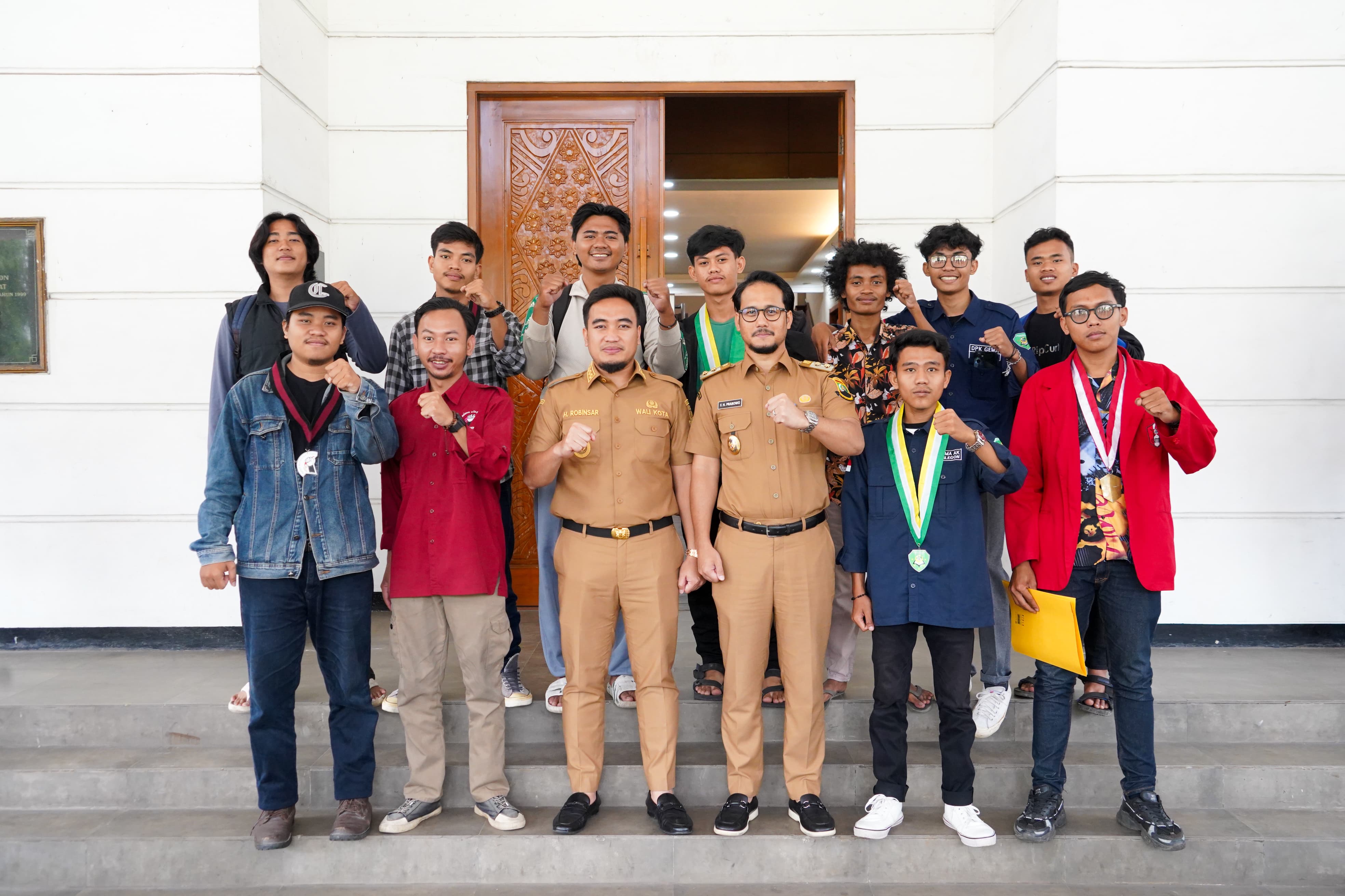Dialog dengan Mahasiswa, Robinsar Tegaskan Pemkot Cilegon Terbuka Terhadap Kritikan dan Masukan