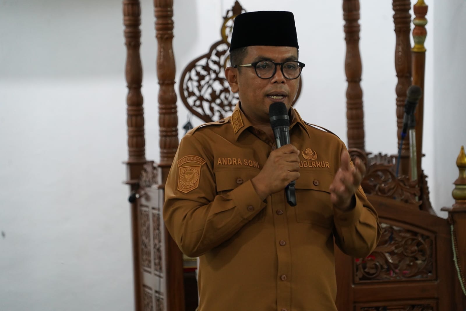 Safari Ramadhan di Cilegon, Gubernur Andra Soni Sampaikan Program Pendidikan Gratis