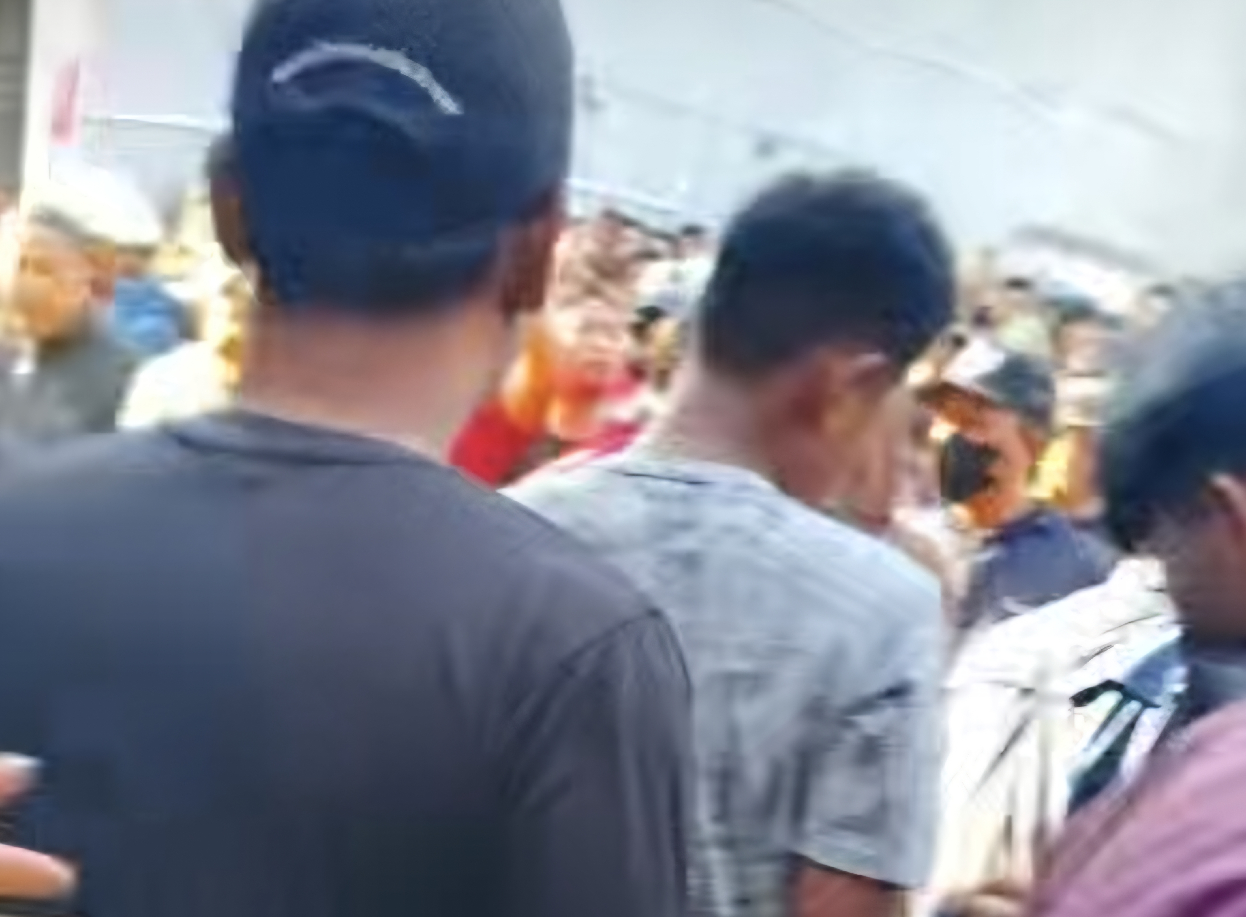 Breaking News! Pengepungan Rumah Ahmad Sahroni di Tanjung Priok, Massa Mengambil Barang-Barang