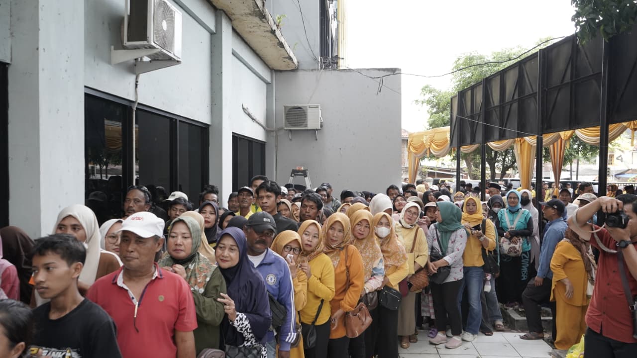 Golkar Cilegon Bagikan 1.200 Paket Sembako, Warga Antusias Hadiri HUT ke-61 Partai Golkar