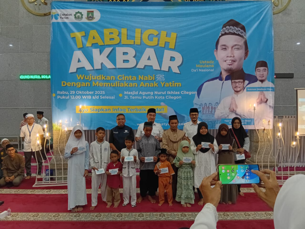Ribuan Jamaah Padati Masjid Agung Nurul Ikhlas, Ustaz Maulana Ajak Umat Muliakan Anak Yatim