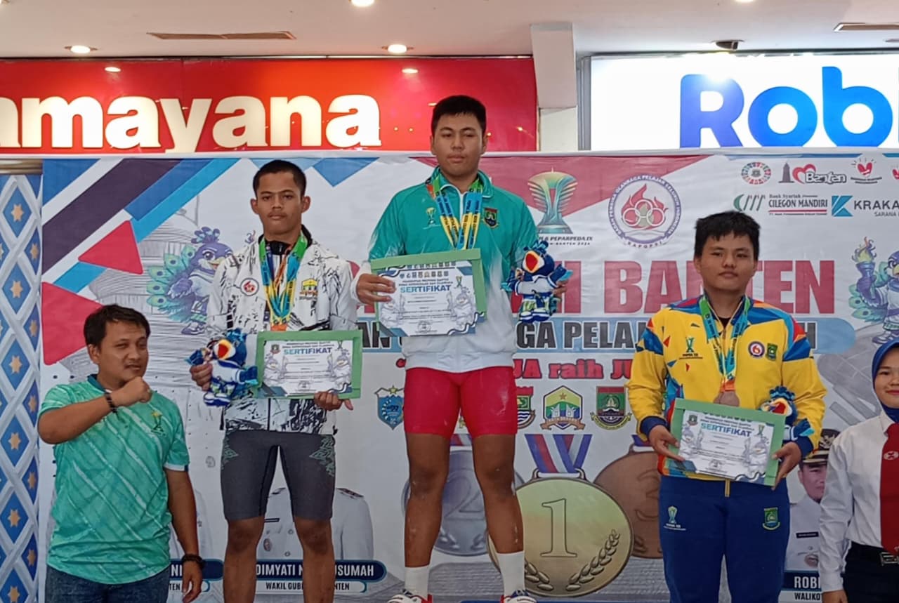 Revan Firman Jadi Bintang Angkat Besi Cilegon di POPDA Banten 2026