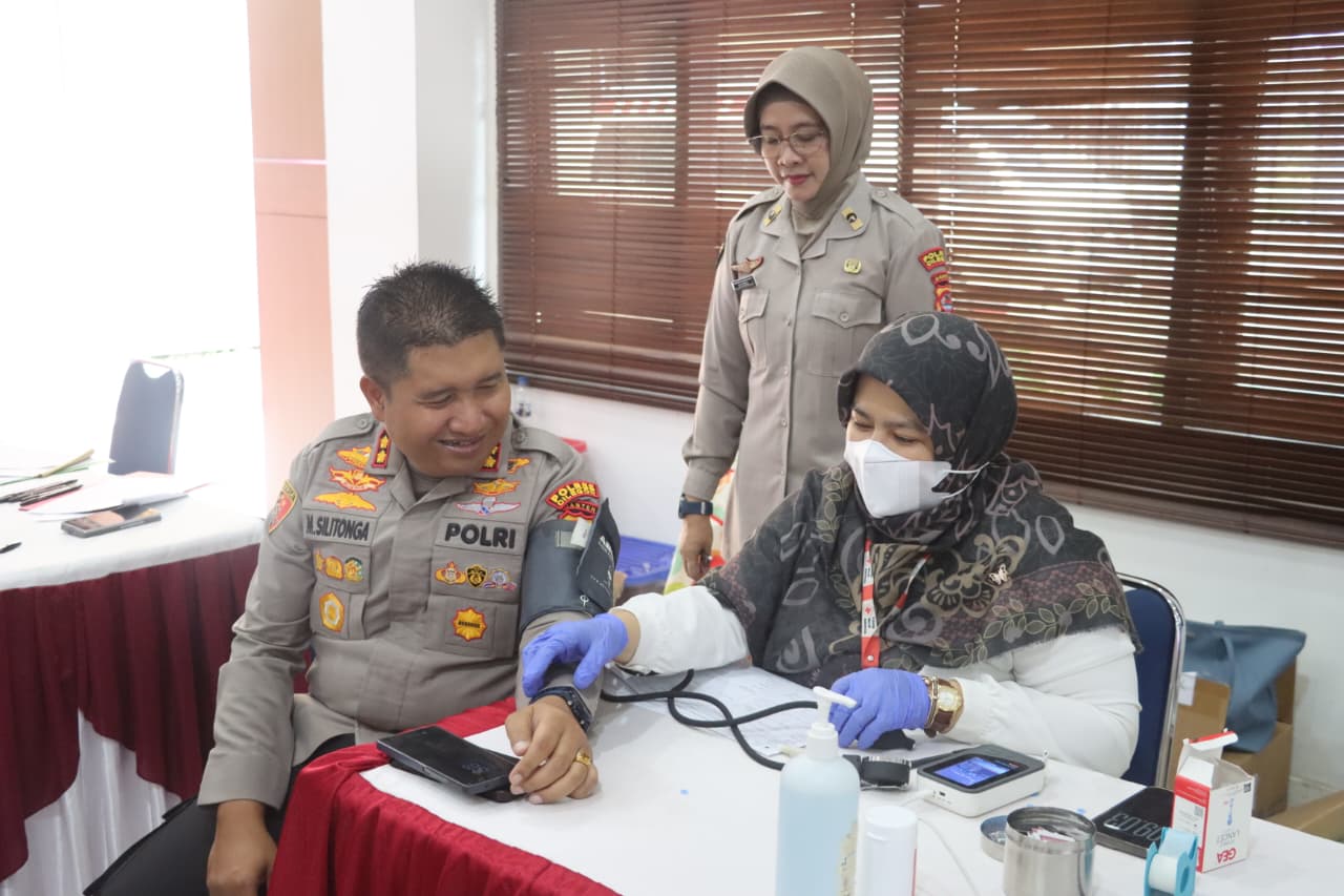 Sambut Hari Bhayangkara, Polres Cilegon Bantu PMI Kumpulkan 112 Kantong Darah